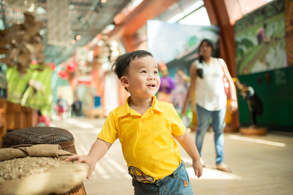 a kid in a museum

