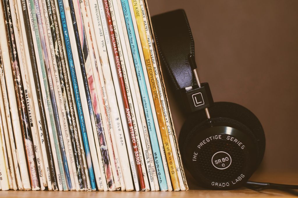 records |home items that can serve as decor