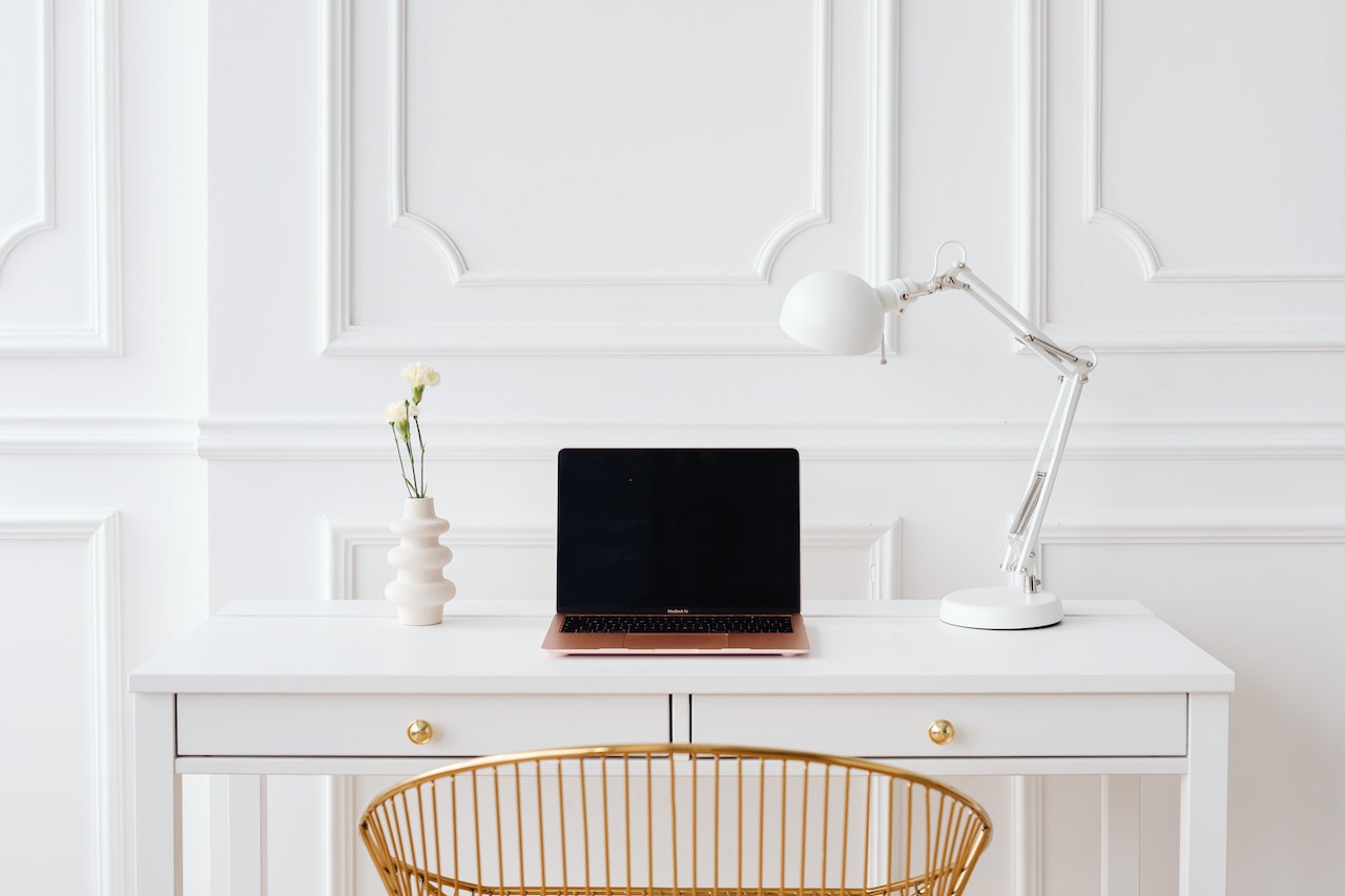 white desk | tips for decorating with white