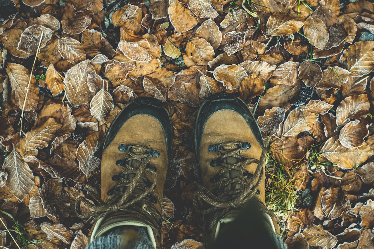 boots on crunchy leaves | hiking in Dallas