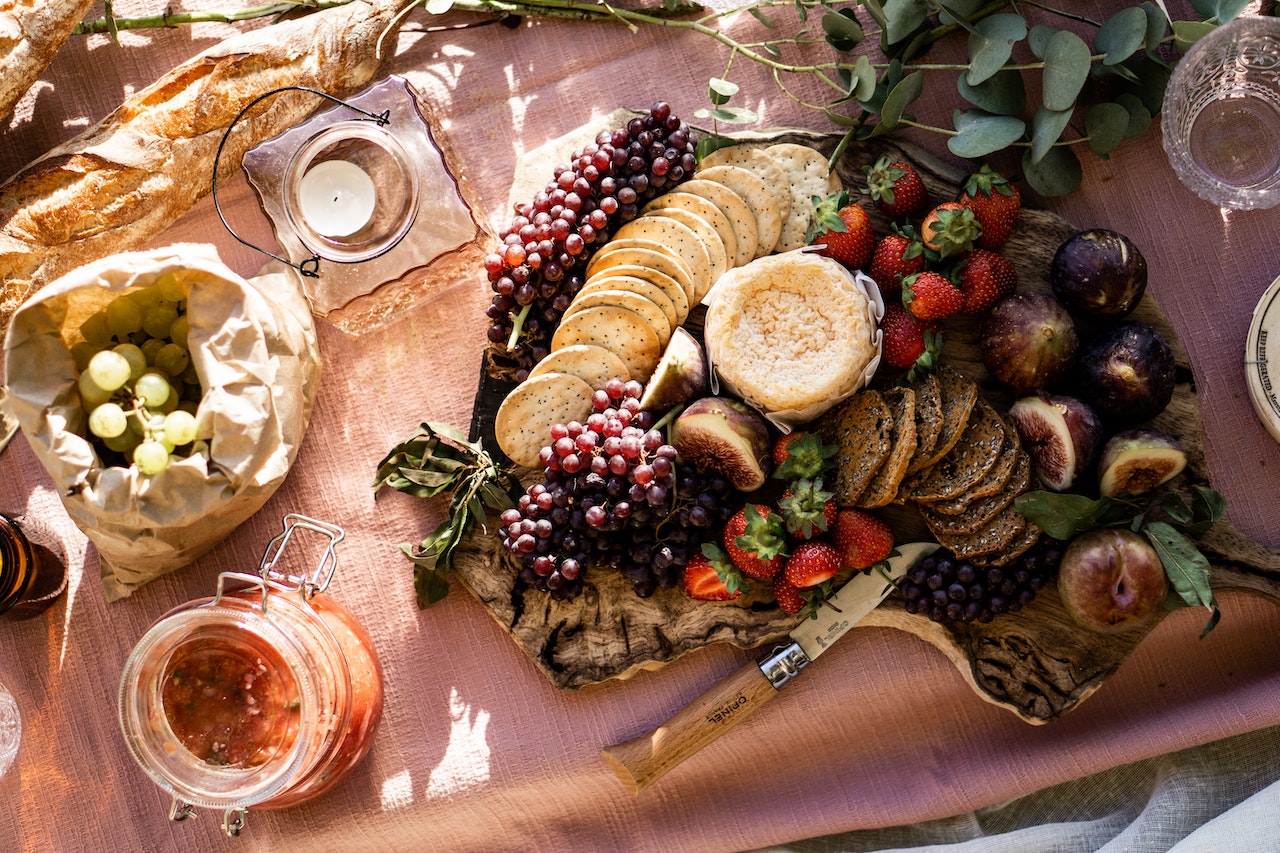 cheese board at a picnic with fruits | essentials for a park picnic